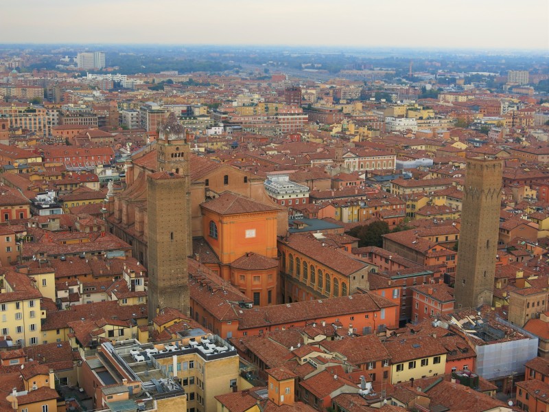 Bologna: deșteaptă, roșie și grasă