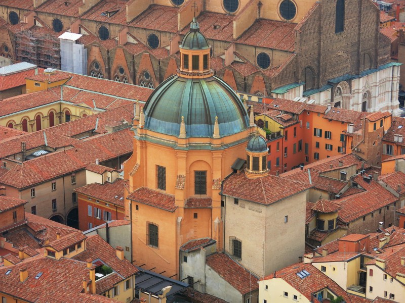 Bologna: deșteaptă, roșie și grasă
